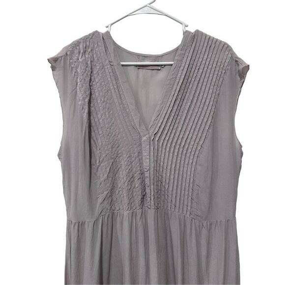 Elegant Gray Sleeveless Dress - Picture 3 of 12